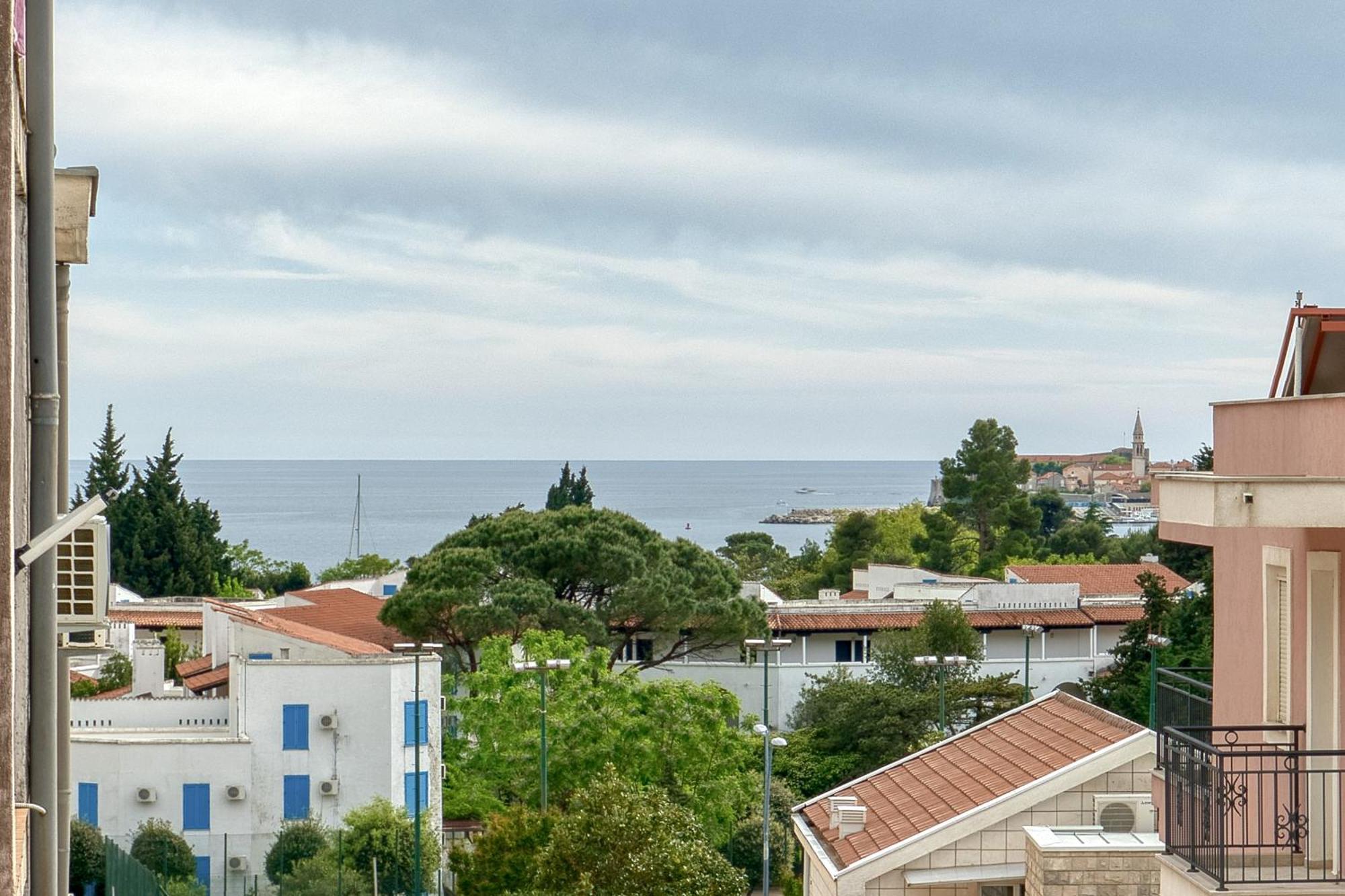 Comfort Apartment Near The Beach Budva Bagian luar foto