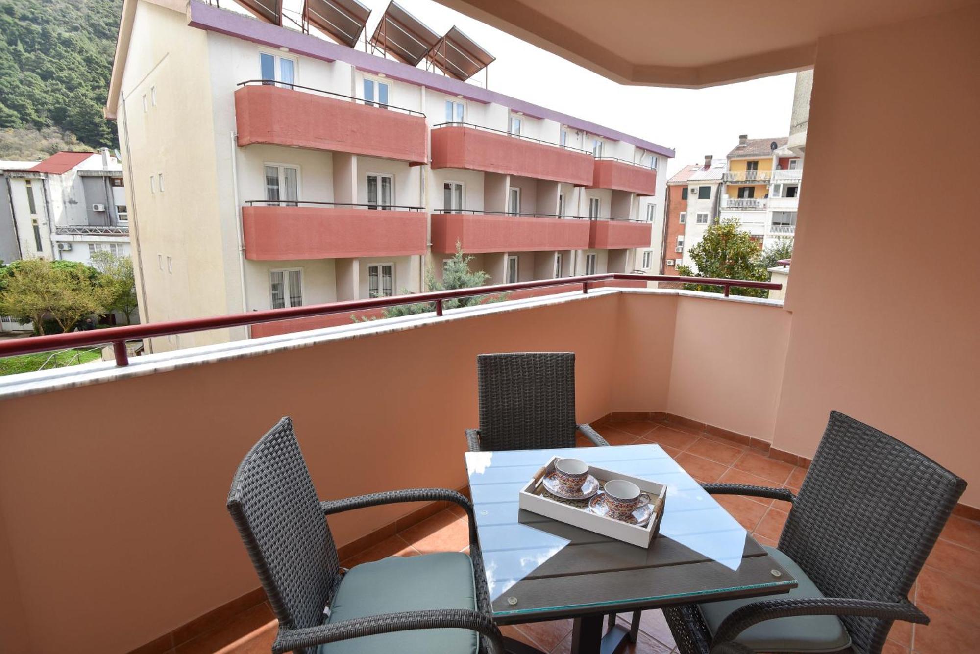 Comfort Apartment Near The Beach Budva Bagian luar foto
